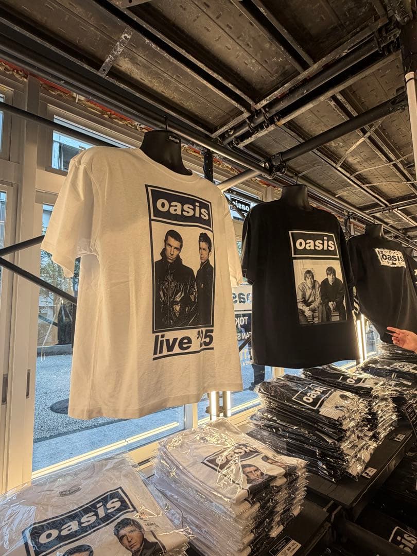 完売 公式oasis live '25 東京公演Tシャツ モノクロ Lサイズ