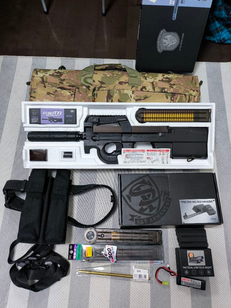 東京マルイ P-90TR 300連、BOXマグ、バッテリー、ダットサイト他多数