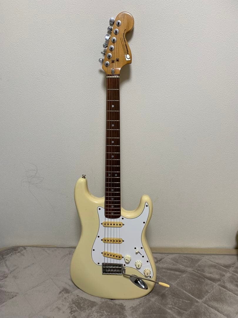 Fernandes ストラト石ロゴ　ビンテージ