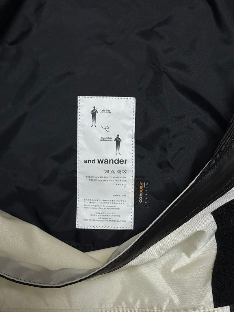 and wander（アンドワンダー） 20L messenger bag
