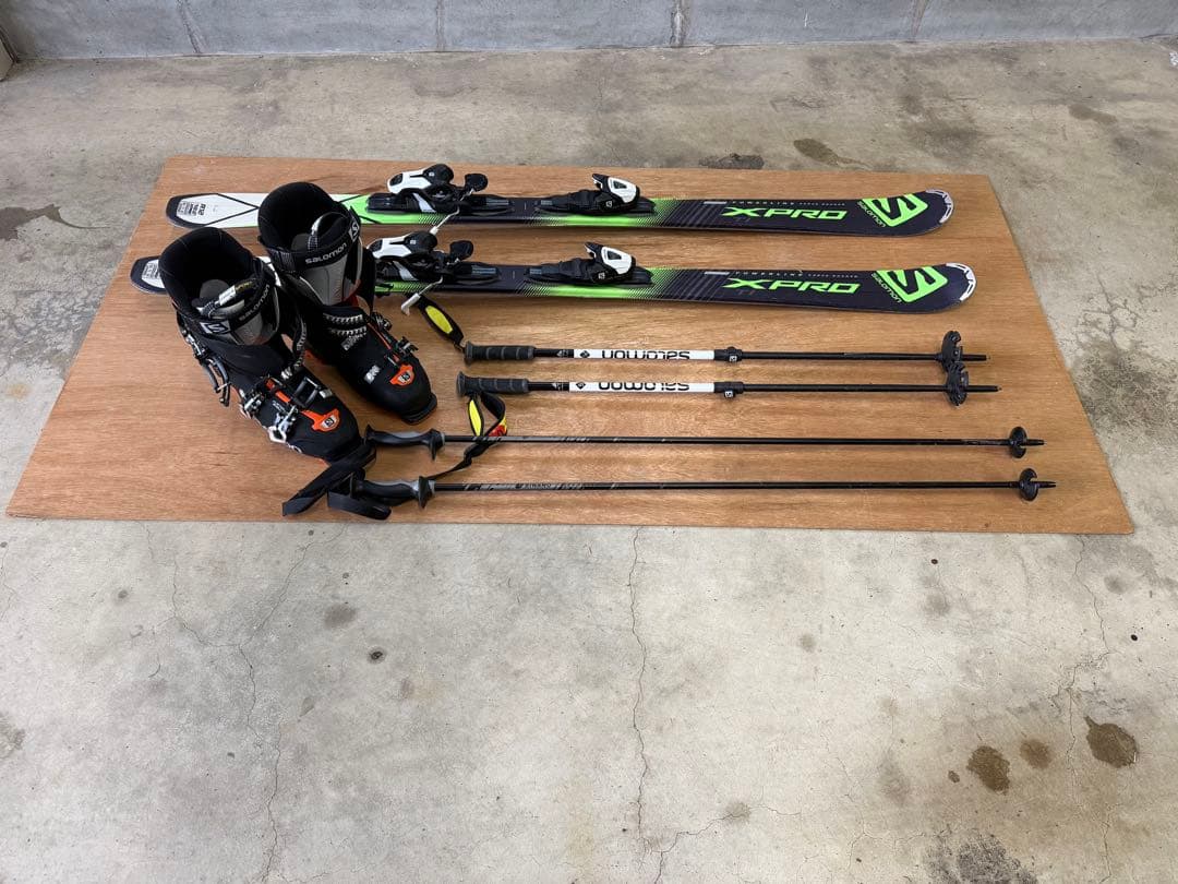 SALOMON カービングスキー4点セット 板・ビンディング・ブーツ・ストック