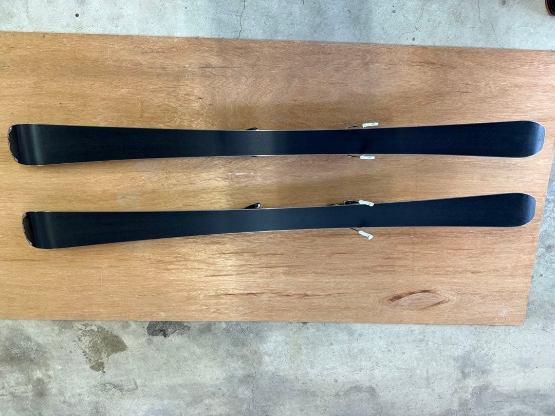 SALOMON カービングスキー4点セット 板・ビンディング・ブーツ・ストック