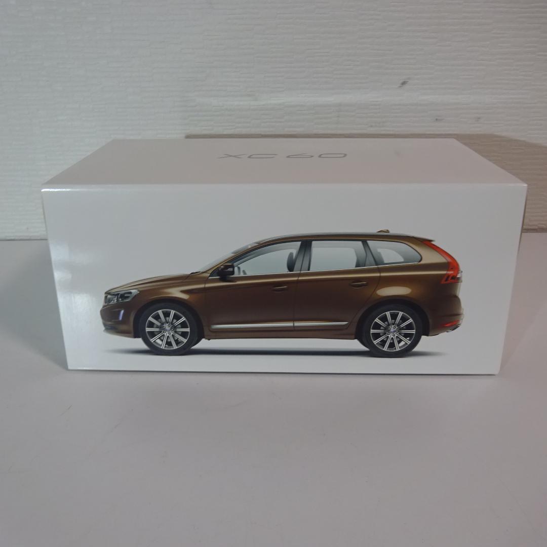 0305Y ボルボ XC60 1/18ミニカー ホワイト