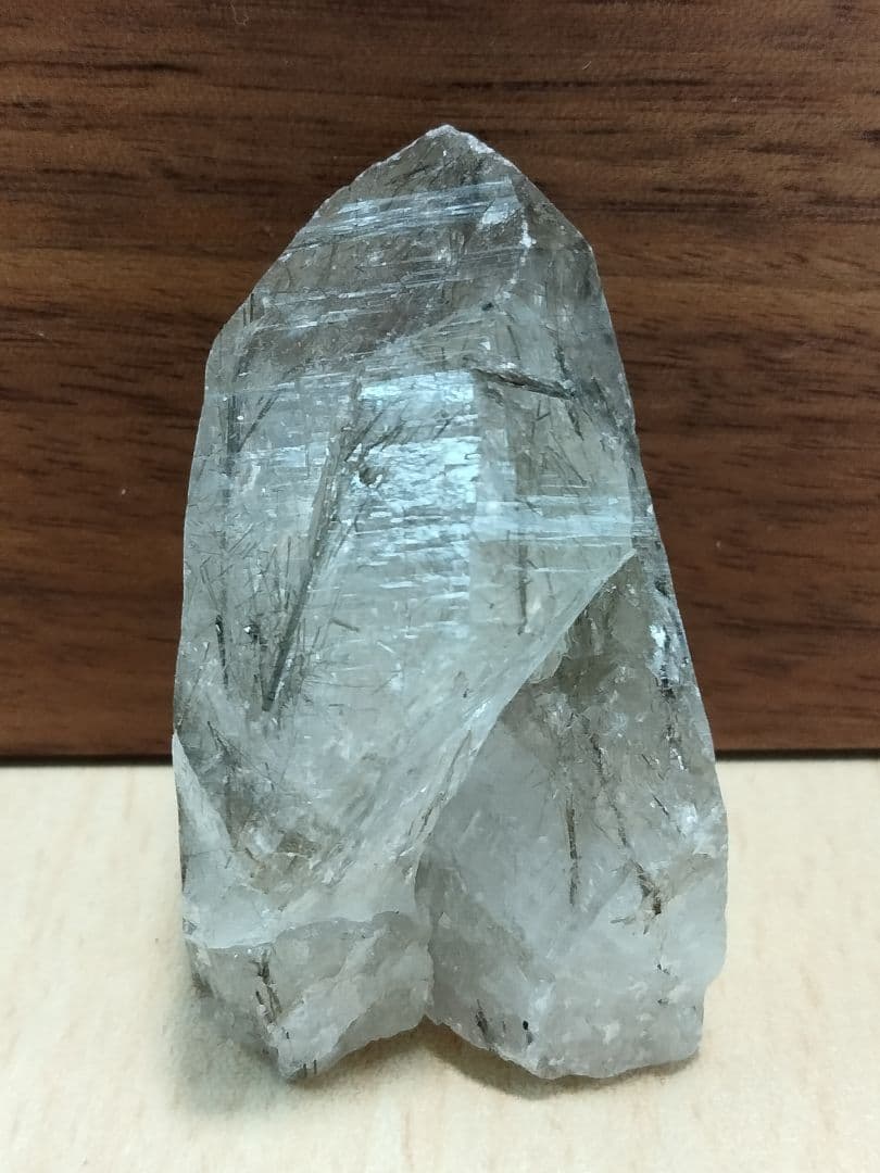 国産鉱物　山梨県　塩山竹森山　天然水晶　　トルマリン入り水晶　 番号999