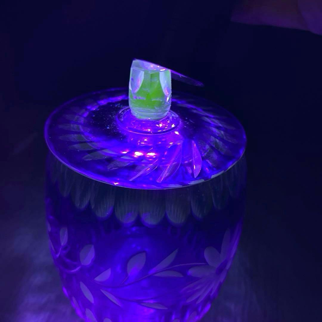 骨董　時代ガラス　青被せ切子　俵型洋花カット　希少ウランガラス　飴屋瓶　菓子瓶