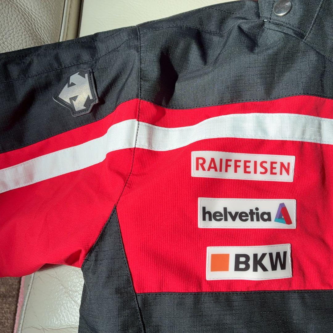 DESCENTE子ども用スキーウェア 黒/赤 フード付き