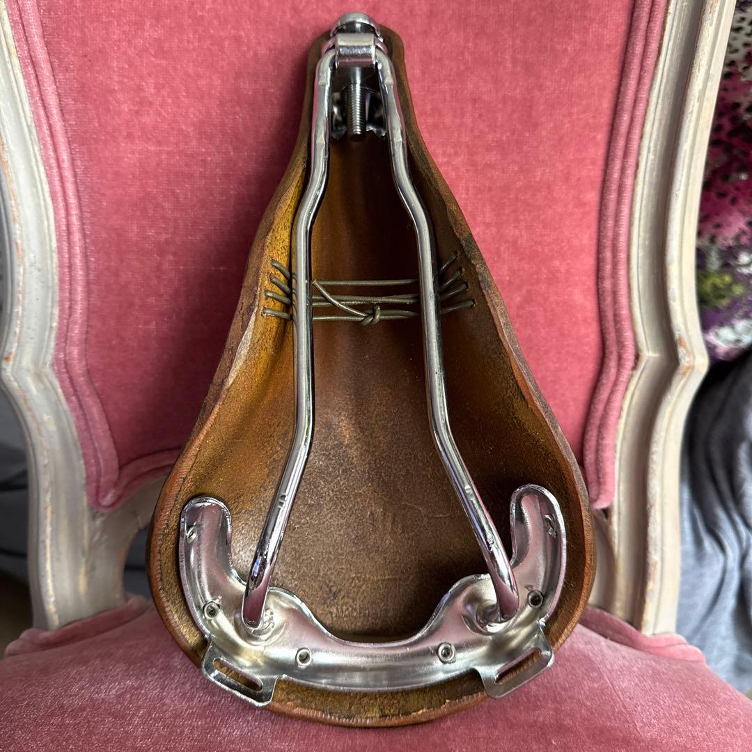 LESADOR デッドストック品　本革ダークグリーン サドル