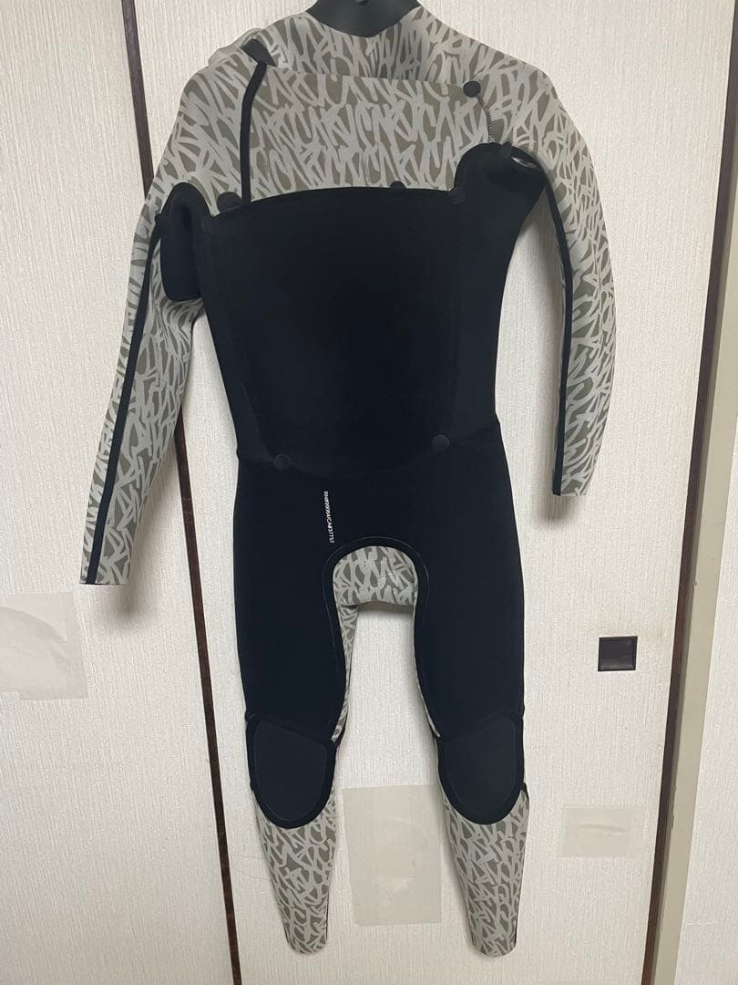 【最終価格】RVCA 4/3mm チェストジップ フルスーツ