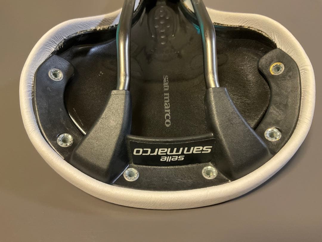 セラサンマルコ　リーガルEVOレーシングサドル　ホワイト