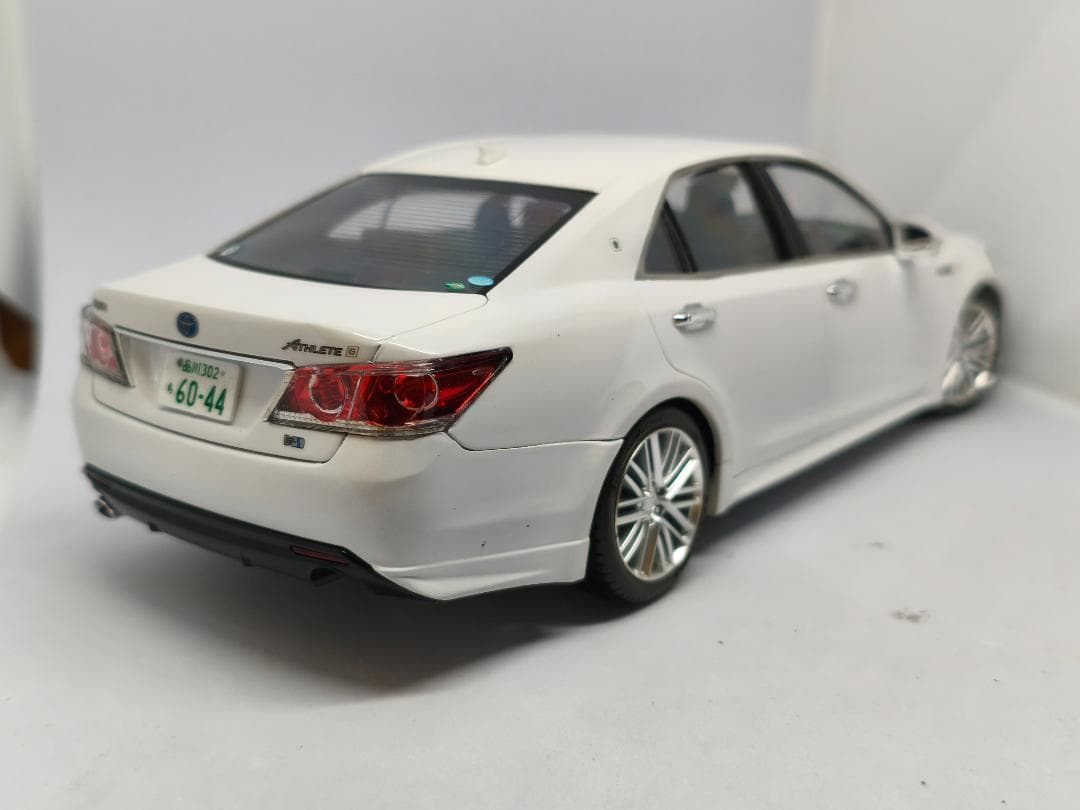 アオシマ　トヨタ　クラウンアスリート　プラモデル　完成品　ホワイトパール