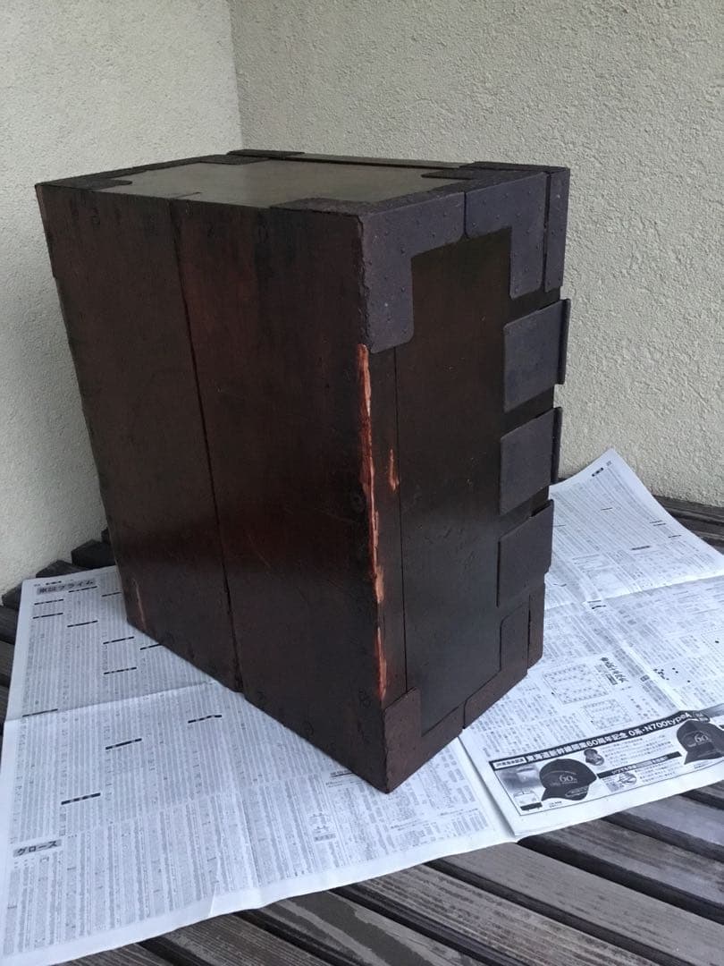 昔の箱です、重いです。　難あり