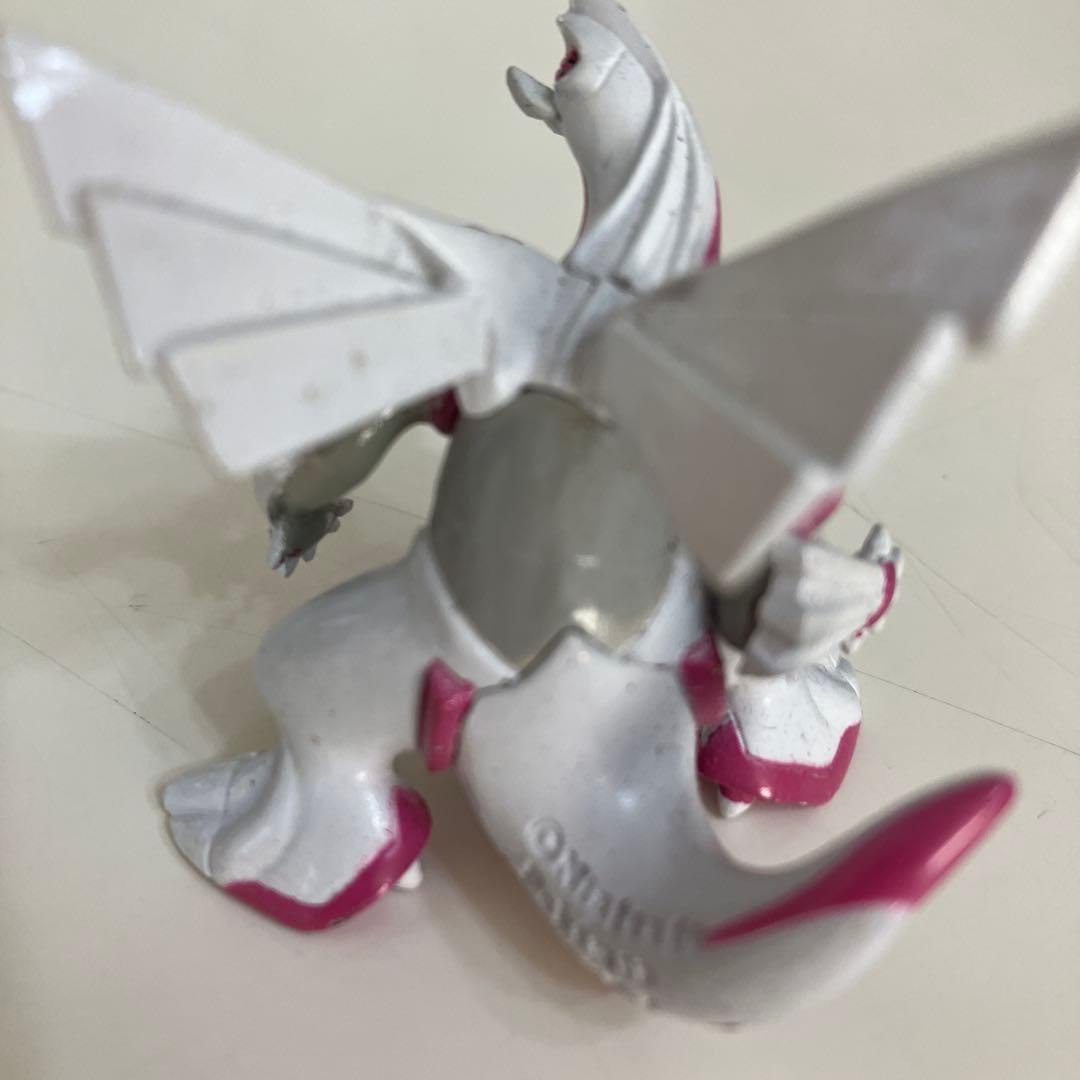 モンコレパルキア　ホワイトピンクのドラゴンフィギュア