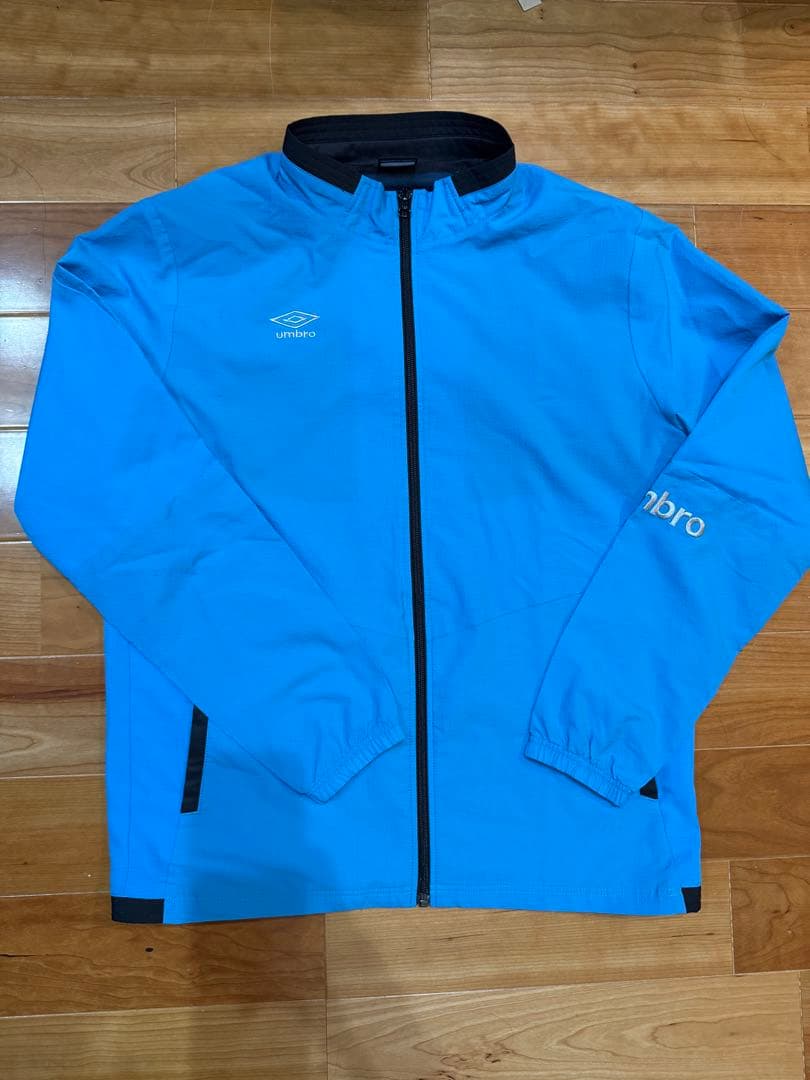 アンブロ　umbro 青 ナイロンウェア　上下セット　Lサイズ　練習着