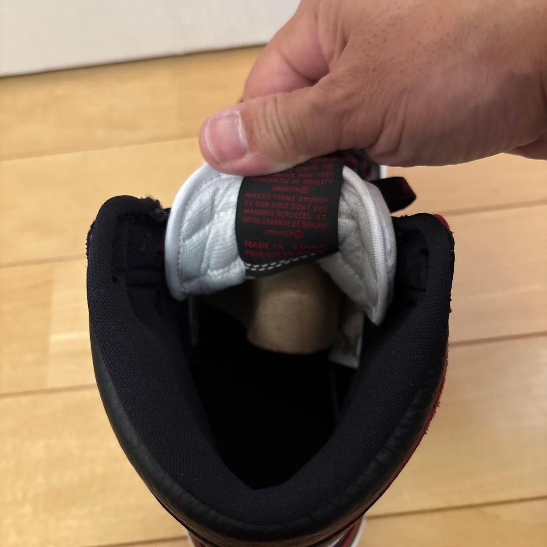 エア ジョーダン 1 レトロ ハイ ブラッド ライン スニーカー