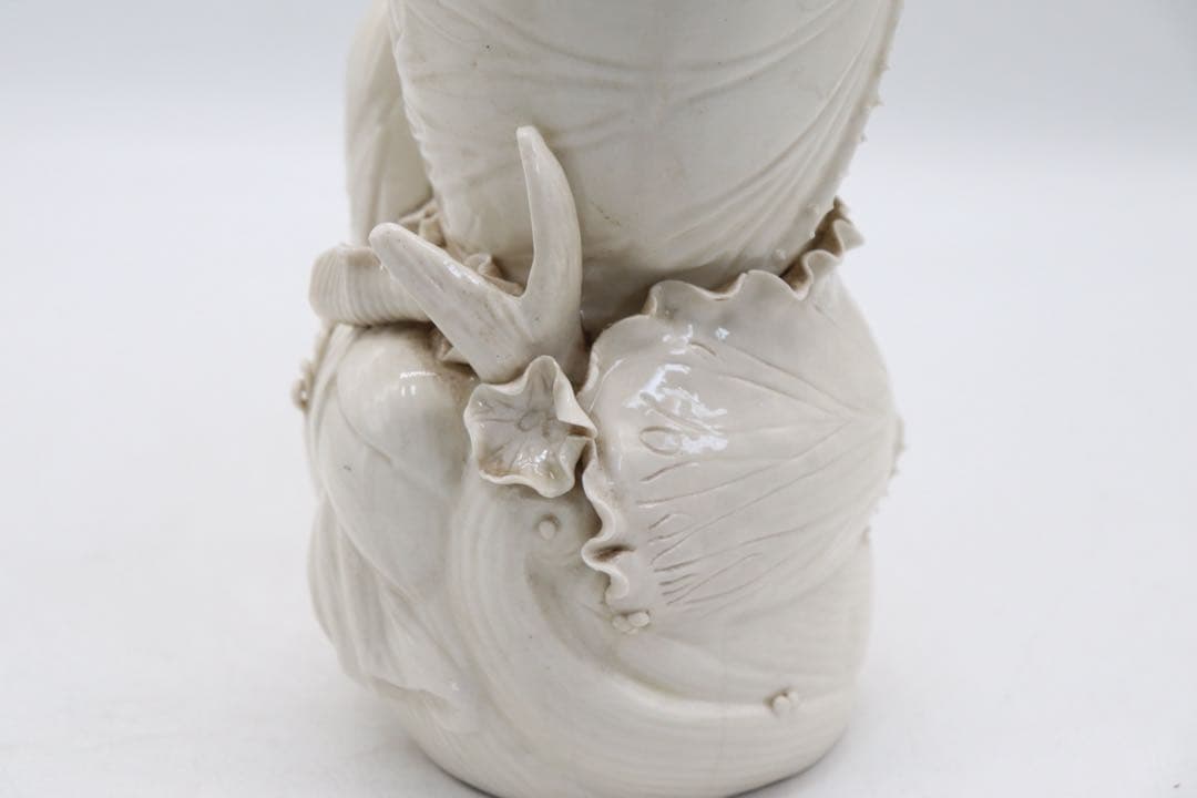 中国　徳化白磁　蓮に鯉彫　瓶　送料込み250622