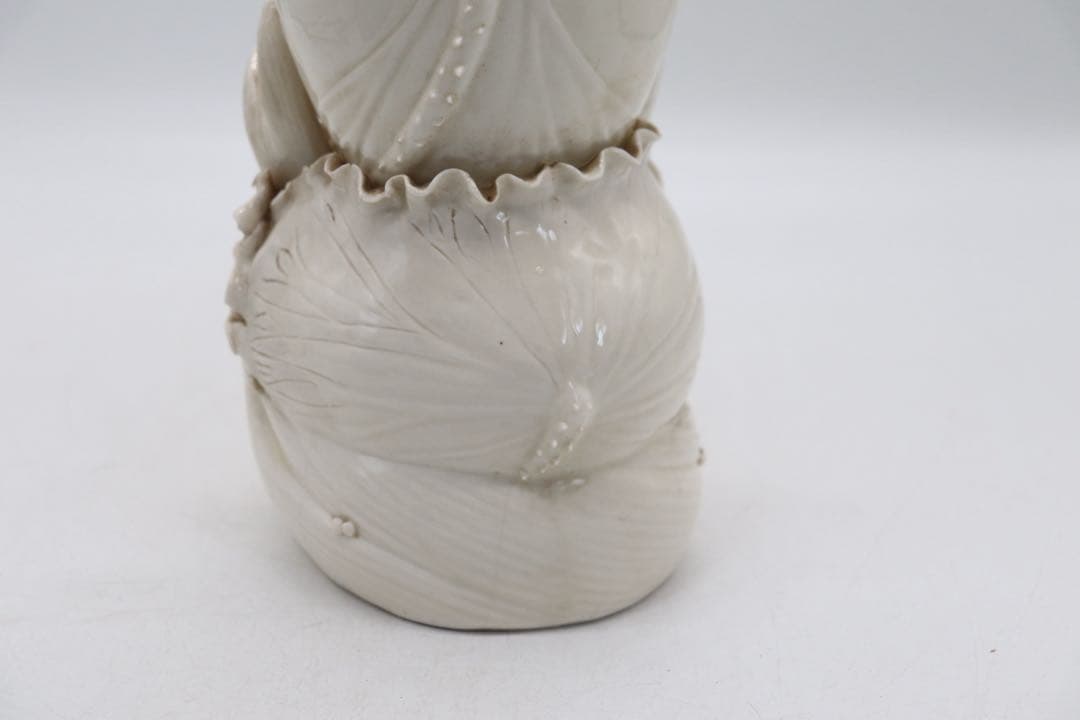 中国　徳化白磁　蓮に鯉彫　瓶　送料込み250622