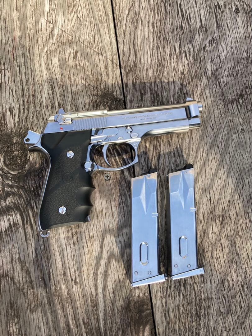 【最終値下げ】東京マルイ　M92F クロームステンレス スペアマガジン付き