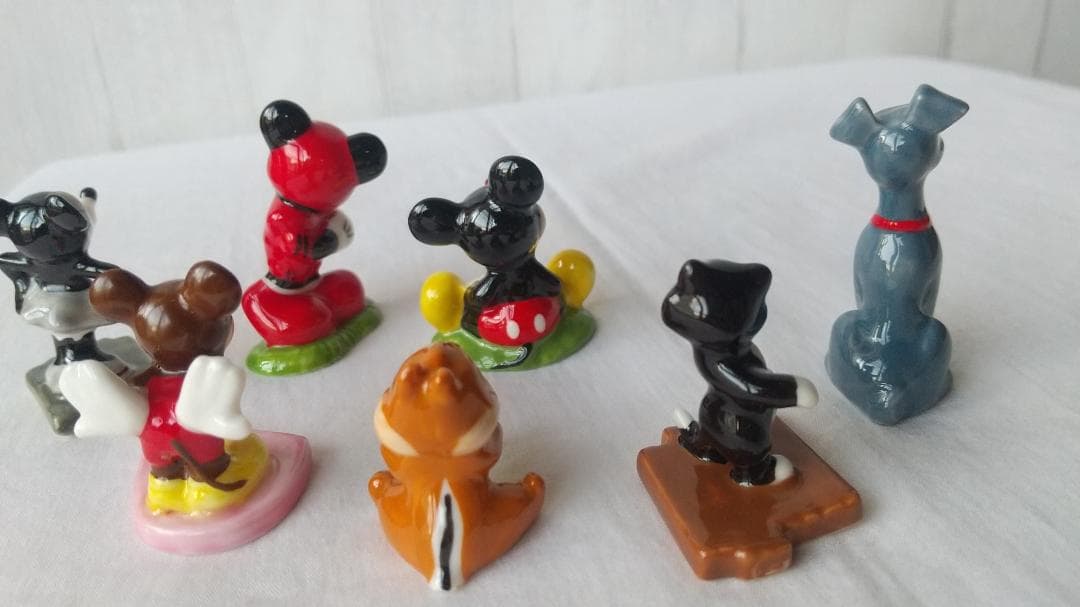 ディズニー　陶器　フィギュア　ベルメゾン　ミニチュア　置物
