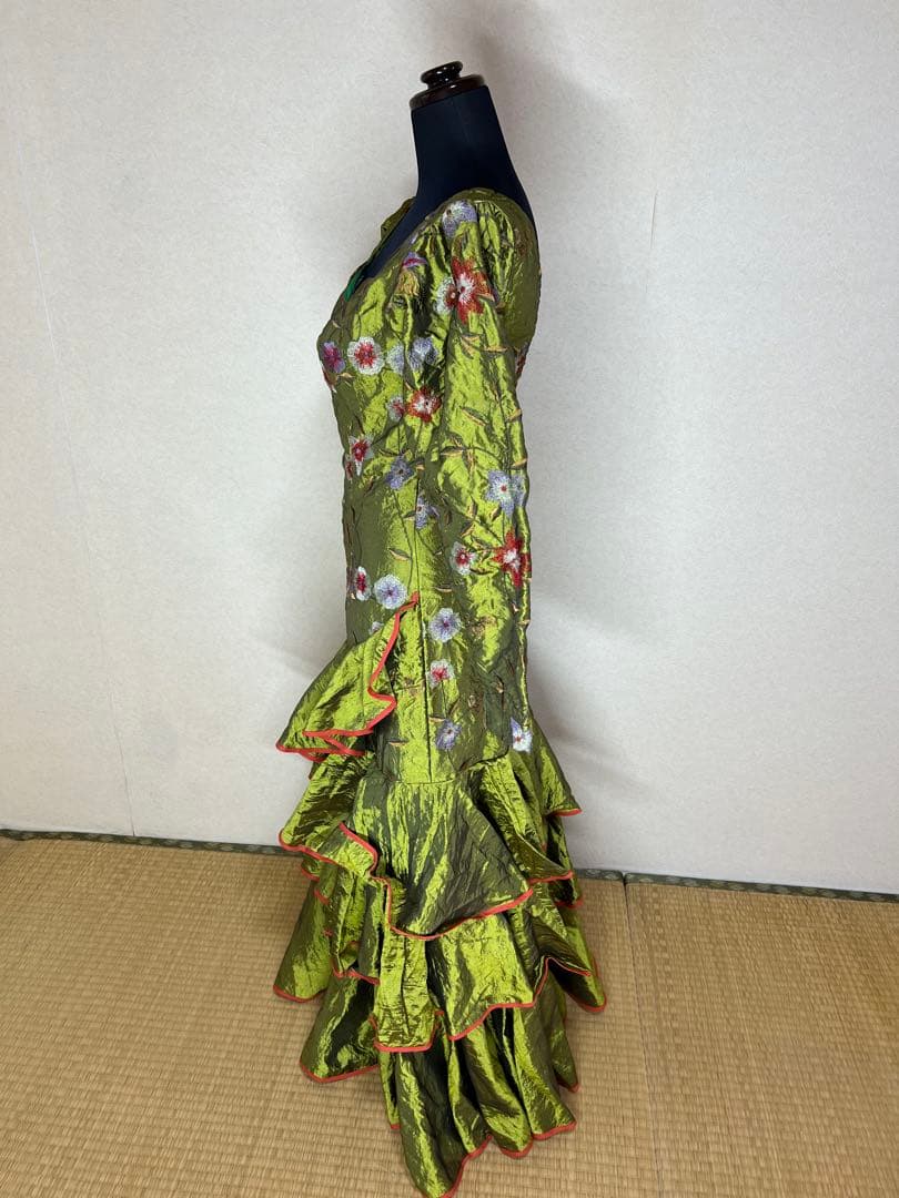 フラメンコドレス 緑色 花柄刺繍　アトリエ貴美恵