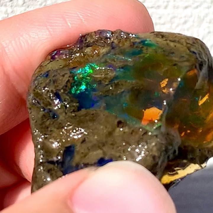 青い斑の浮かぶ魅力的なオレンジオパール73.5ct/ファイアオパール/鉱物標本