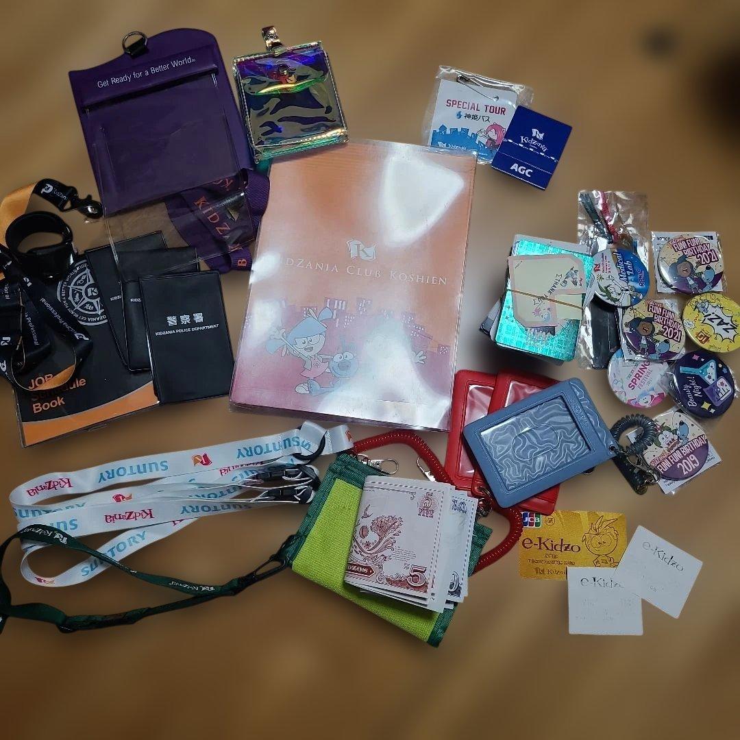 キッザニア甲子園　グッズ　e-Kidzo ゴールドカードとバッジセット　他