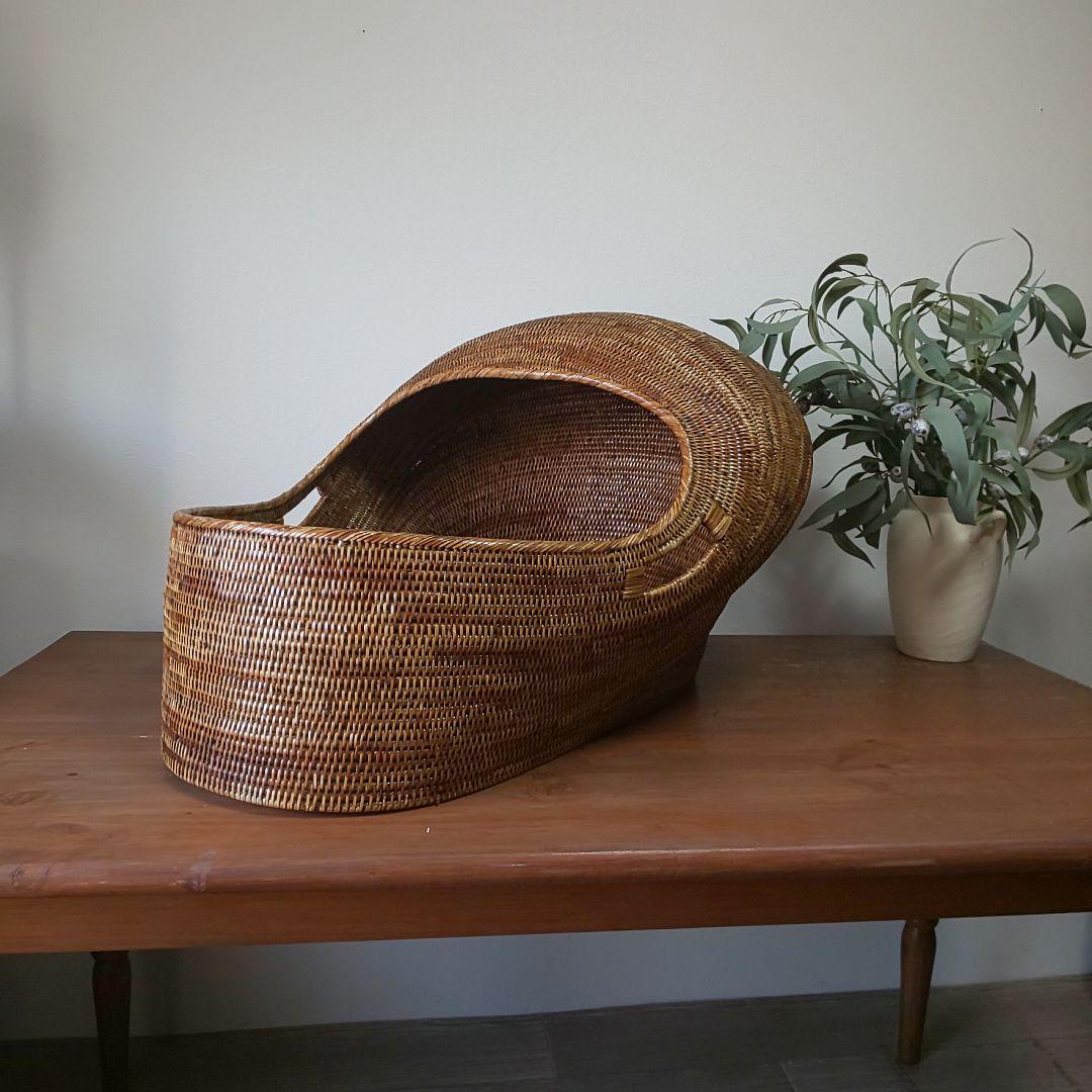 丸みを帯びたラタン製 ベビーベット アンティーク