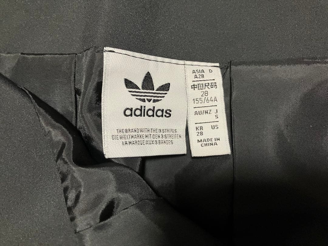 adidas バルーンスカート