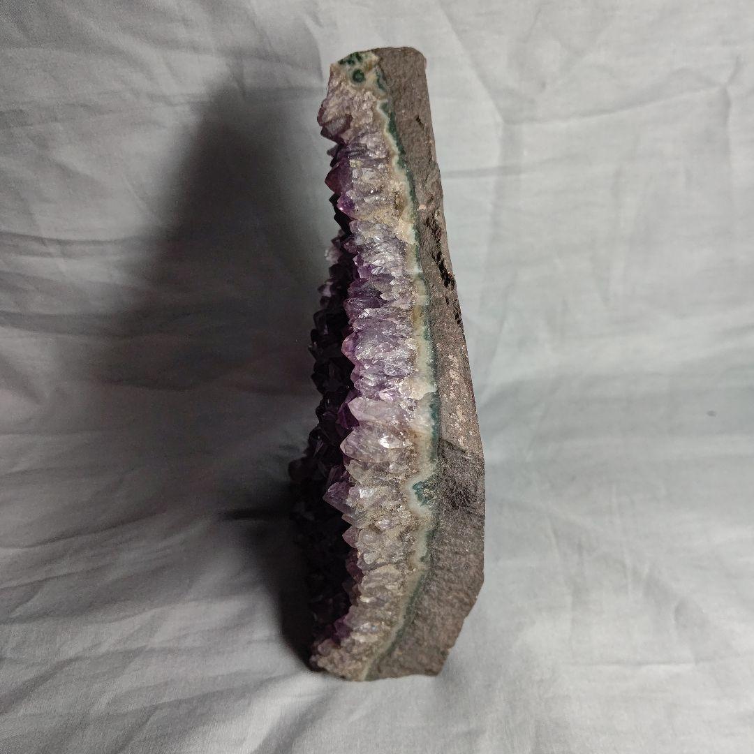 アメジスト1.35kg 原石 紫色 結晶