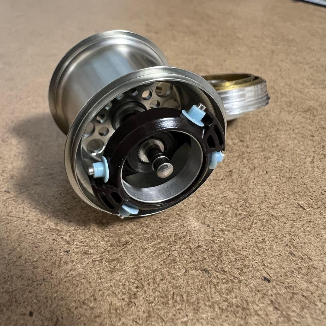 カルカッタコンクエスト50S 51S　シャロースペシャル スプール＋留め具