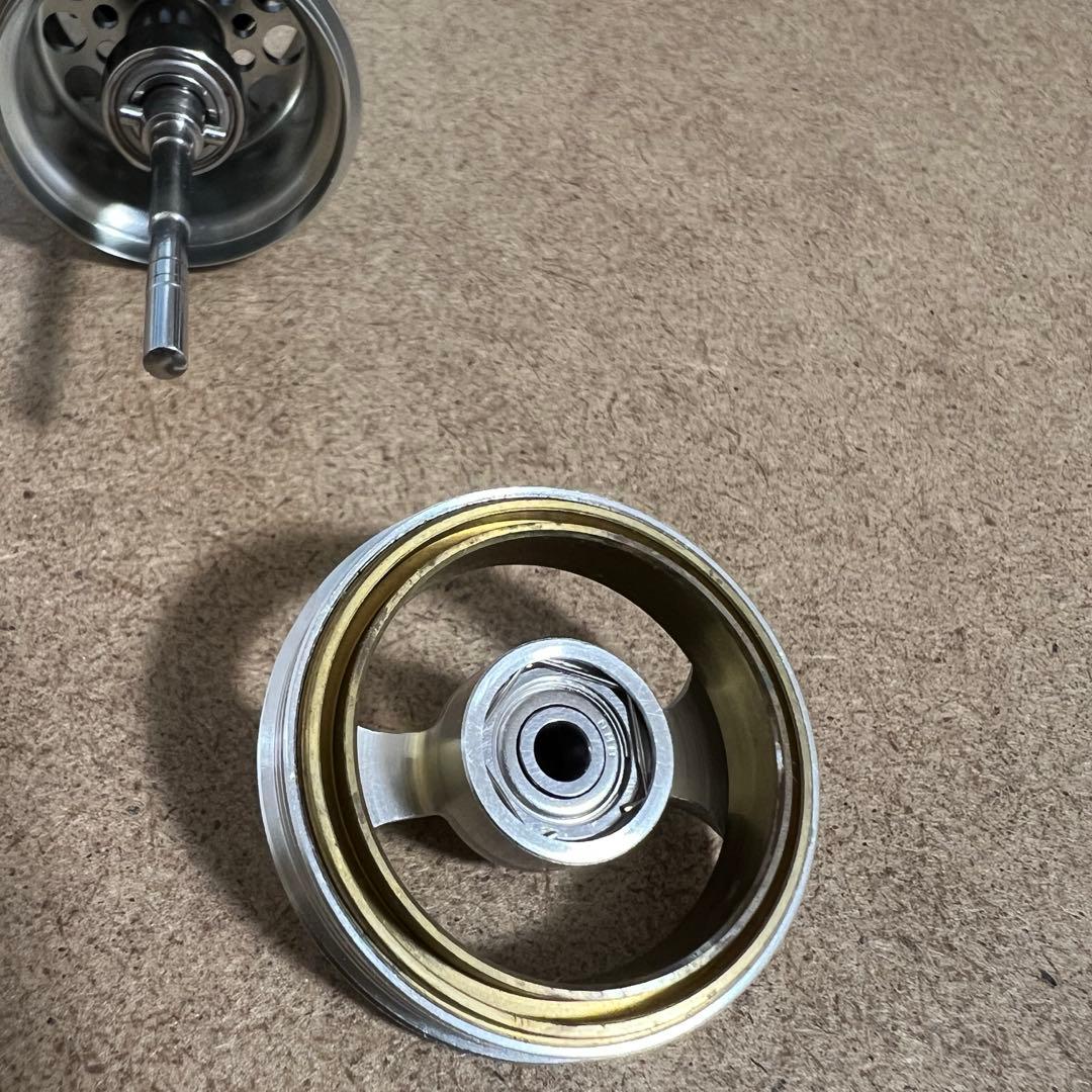 カルカッタコンクエスト50S 51S　シャロースペシャル スプール＋留め具