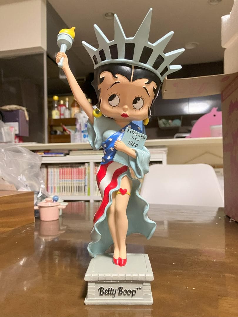 ベティちゃん　大型　自由の女神 ウェイトレス　フィギュア　2体セット