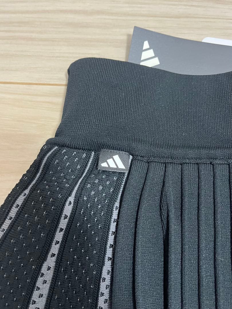 新品　adidas モックネック　裏起毛　フレアースカート　　セットアップ　M