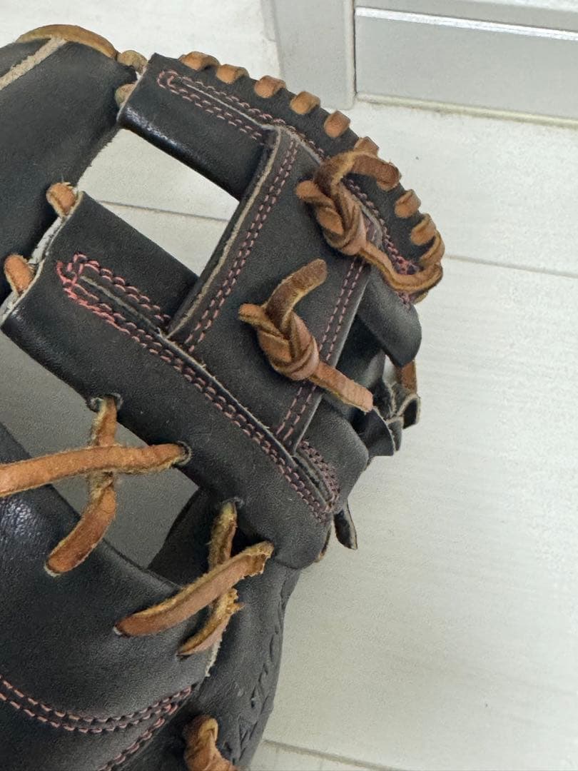 硬式野球グローブ ファイヤーズ　黒 レザー刺繍入り