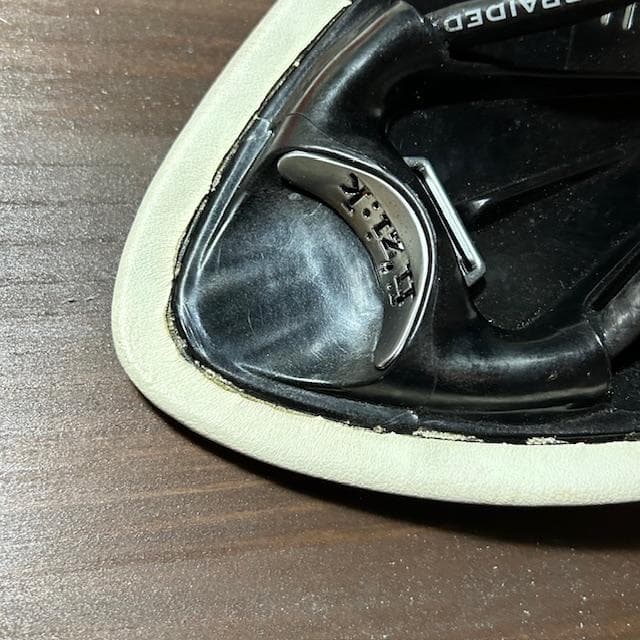 軽量フィジーク　アリオネ ホワイト　カーボンレール MINI様