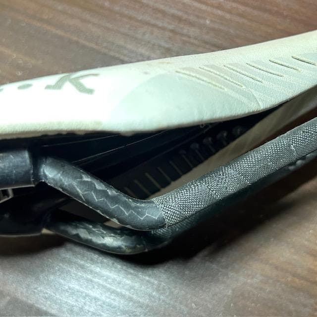 軽量フィジーク　アリオネ ホワイト　カーボンレール MINI様