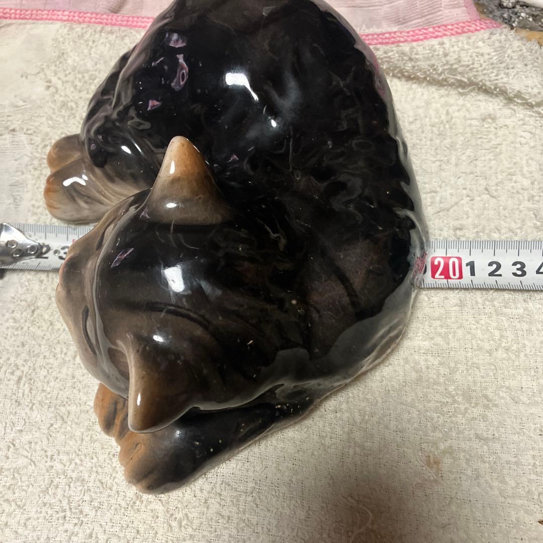 陶器 寝ている猫 置物 約20cm