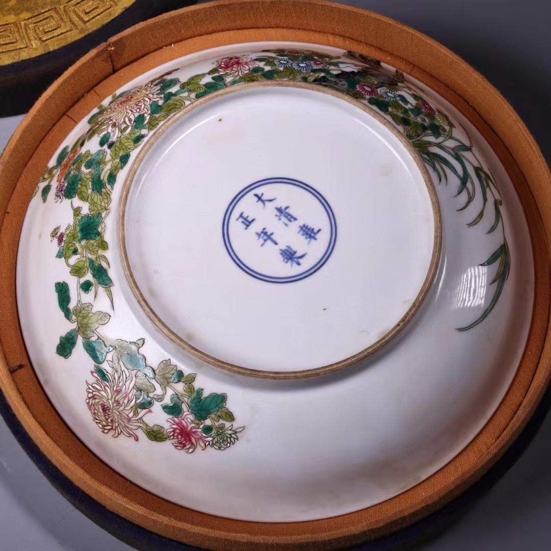 中国古美術・珍蔵粉彩・花鳥彩絵磁器の中皿・純手描き・箱付・置物・文房具・観賞皿