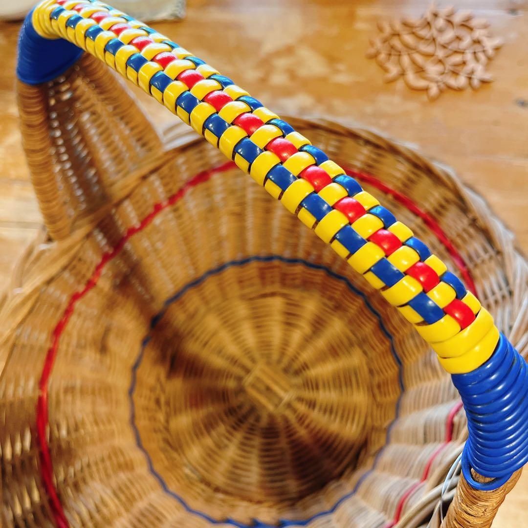 可愛いカラーアクセントのあるパニエ