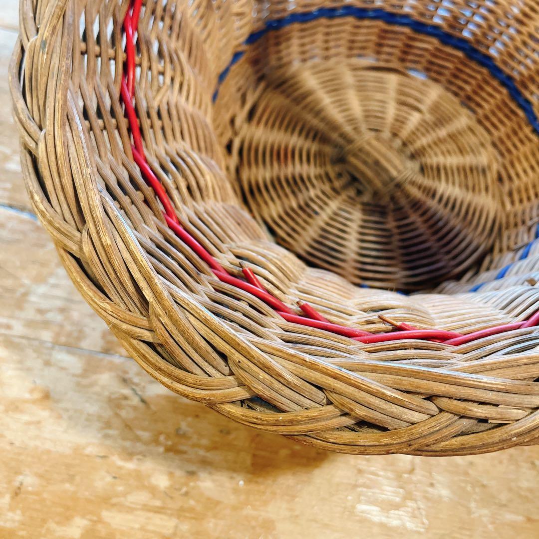 可愛いカラーアクセントのあるパニエ