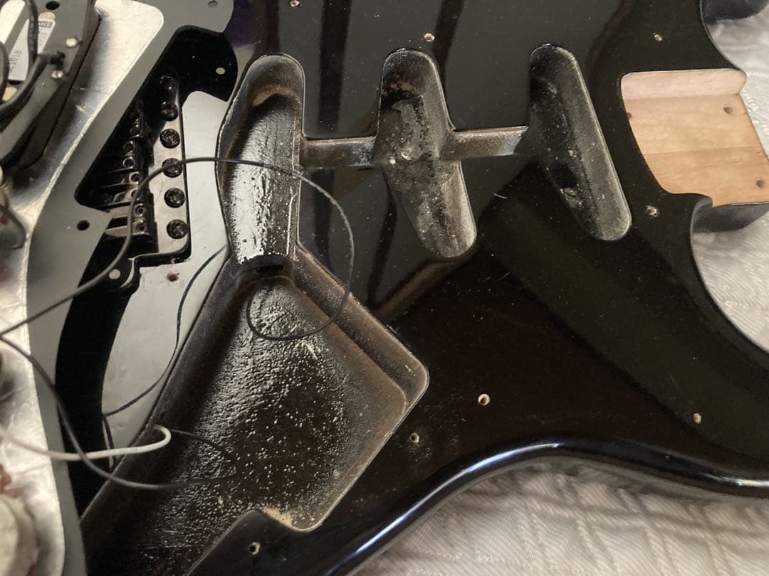 ラージヘッドオールブラック　ストラトタイプ