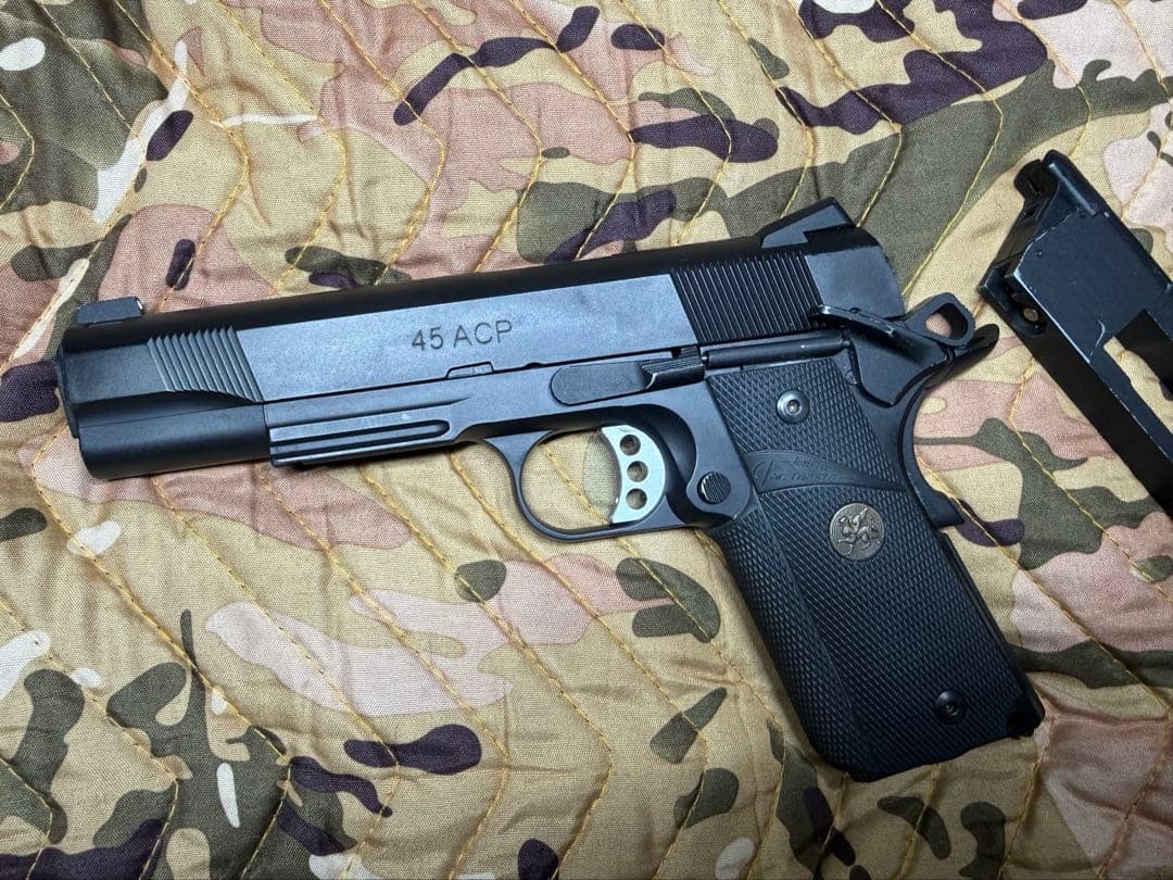 カーボネート☆CQP M45☆CO2ガン☆ブラック☆マガジン3個付き☆美品