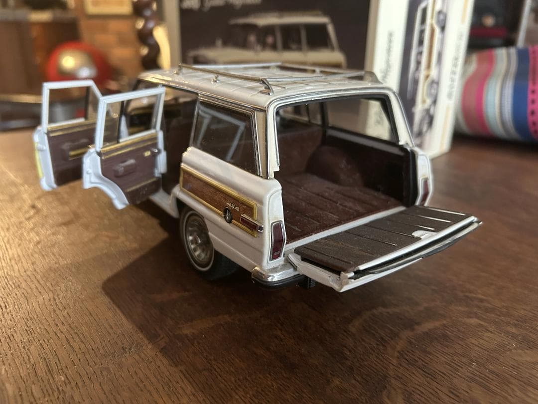 ★JEEP GRAND WAGONEER AUTOart(オートアート)1/18