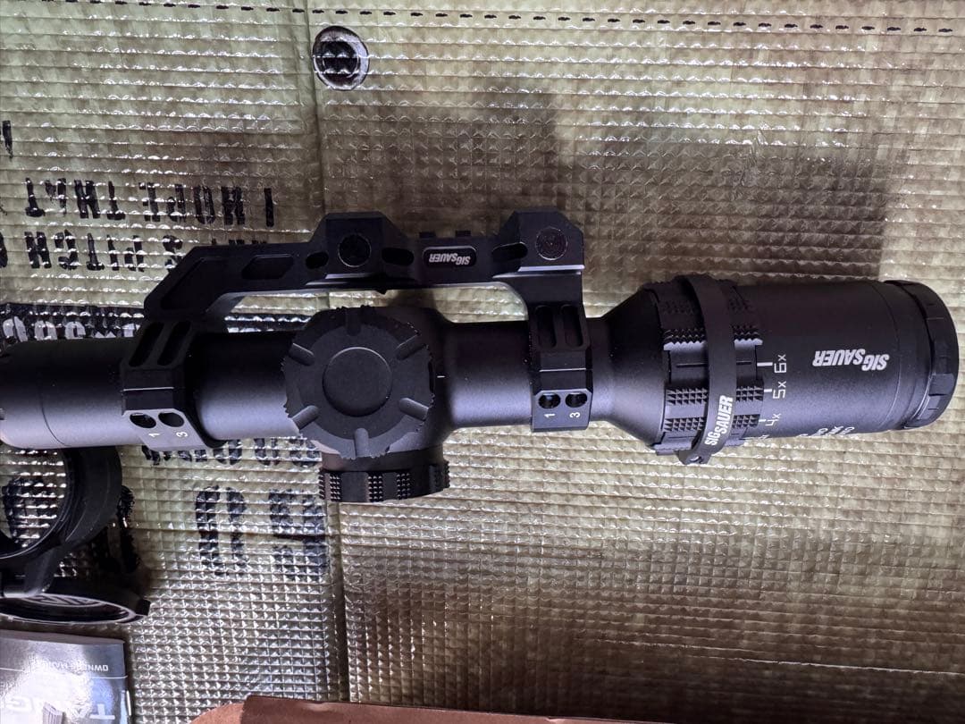 即納SIG SAUER TANGO6T スコープ　サバゲー　ドットサイト