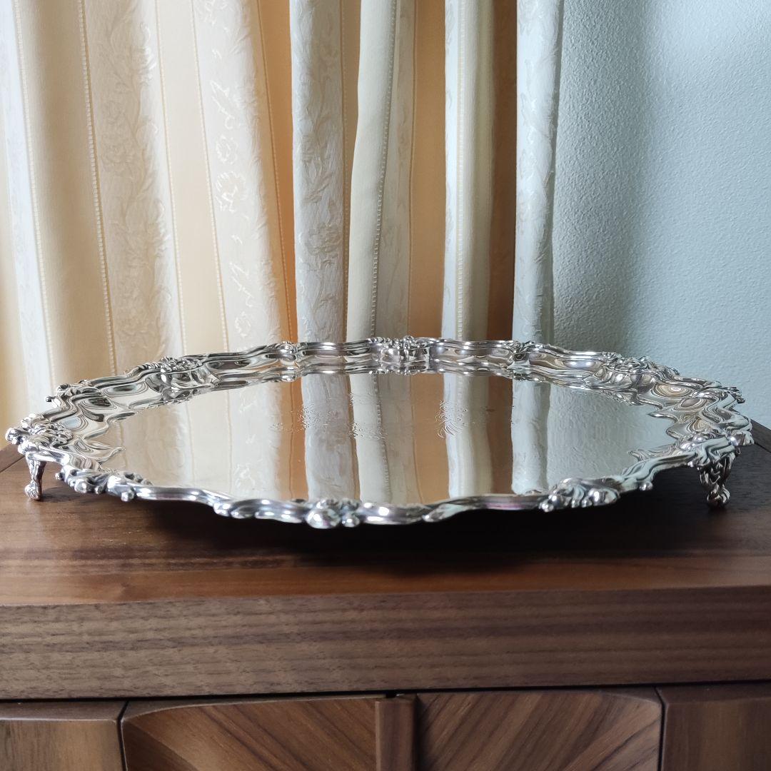 英国　シルバープレート　ギャラリートレイ　サルヴァ　3つ足　1904年