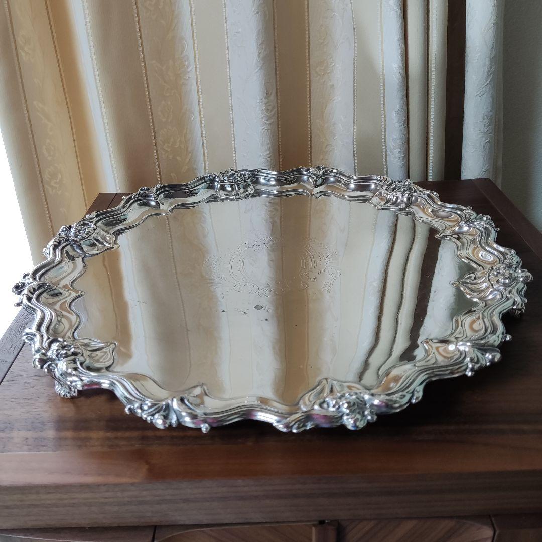 英国　シルバープレート　ギャラリートレイ　サルヴァ　3つ足　1904年