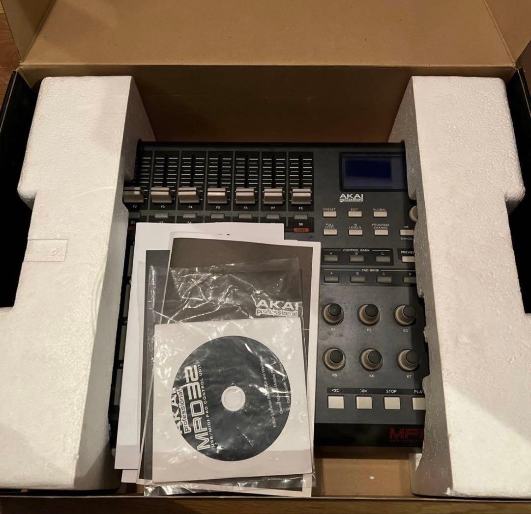 AKAI MPD32 MIDIパッドコントローラー