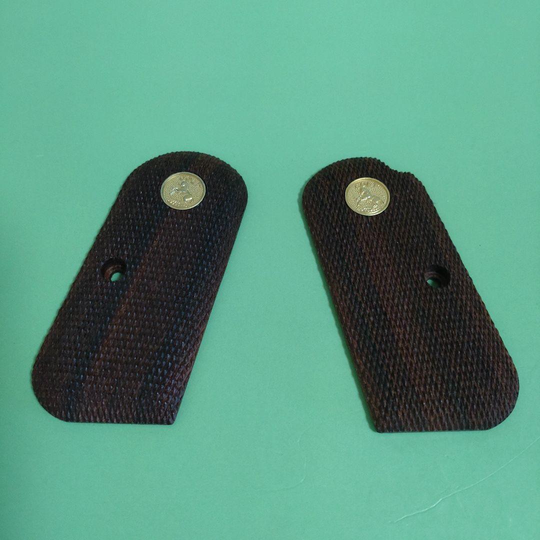 CAW .32AUTO フルチェッカー ウォールナット ウッドグリップ