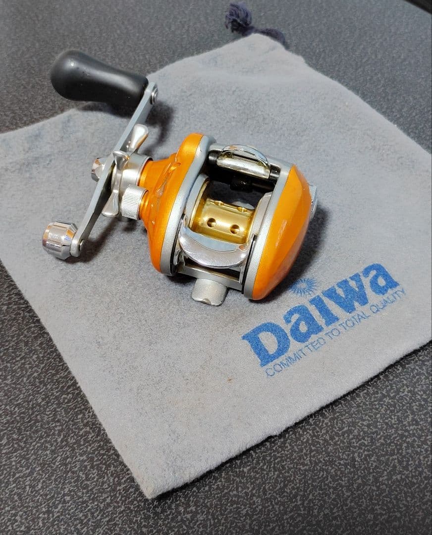 Daiwa SMAK 100L スマック 100L ダイワ （ポーチ付き）