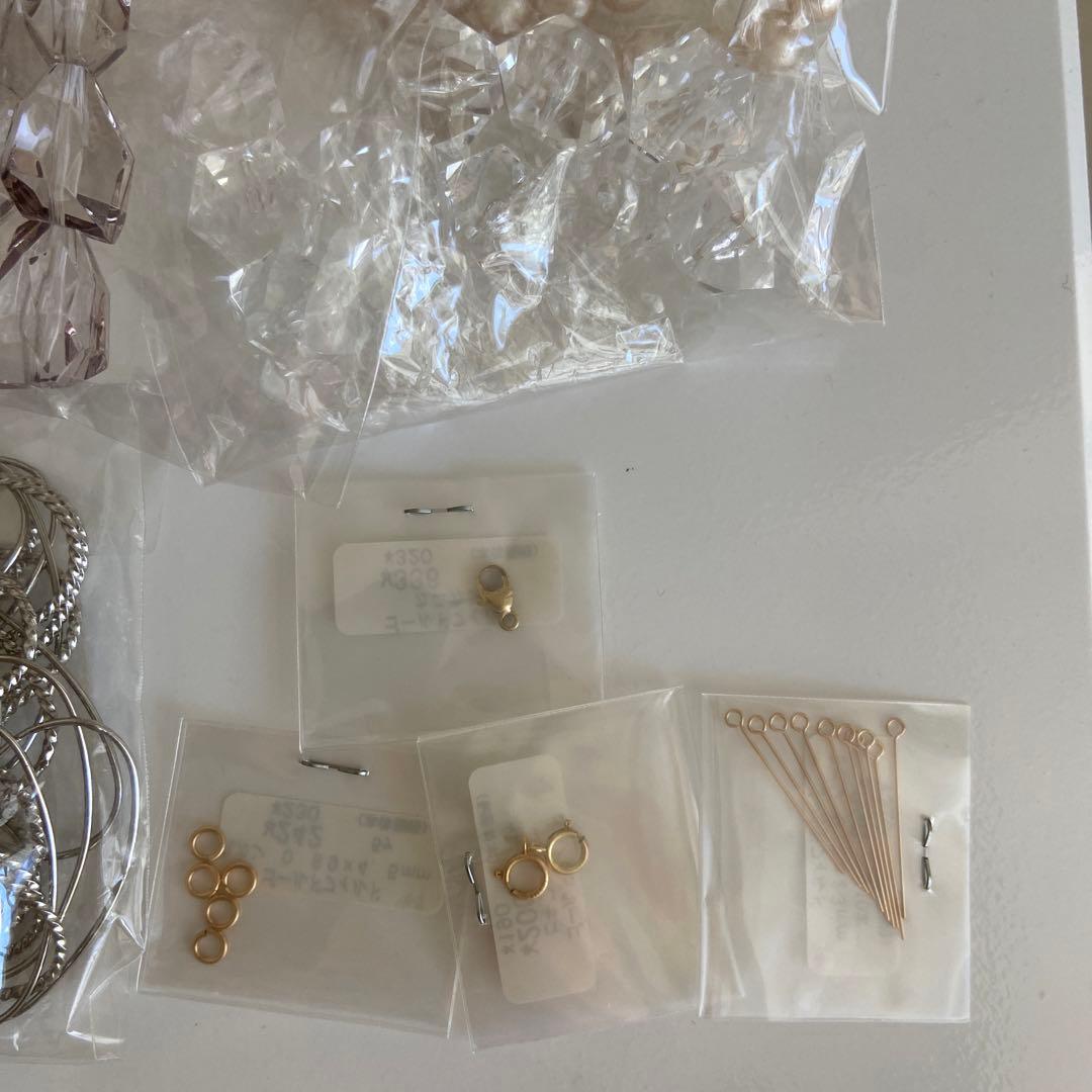 ビーズ&金具やパーツ類 アクセサリー作りの冊子も まとめ売り