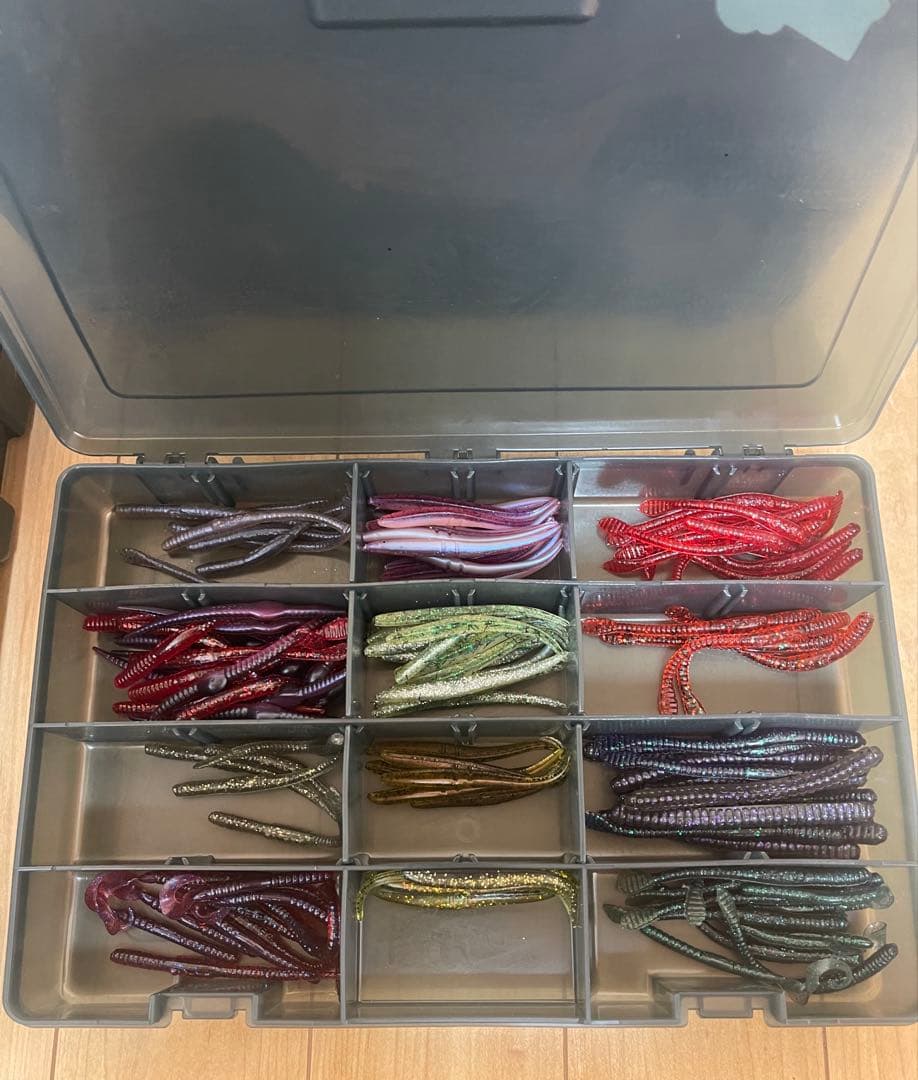 バス釣りワーム多数！・バスフィッシング 4BOX収納ボックス セット！